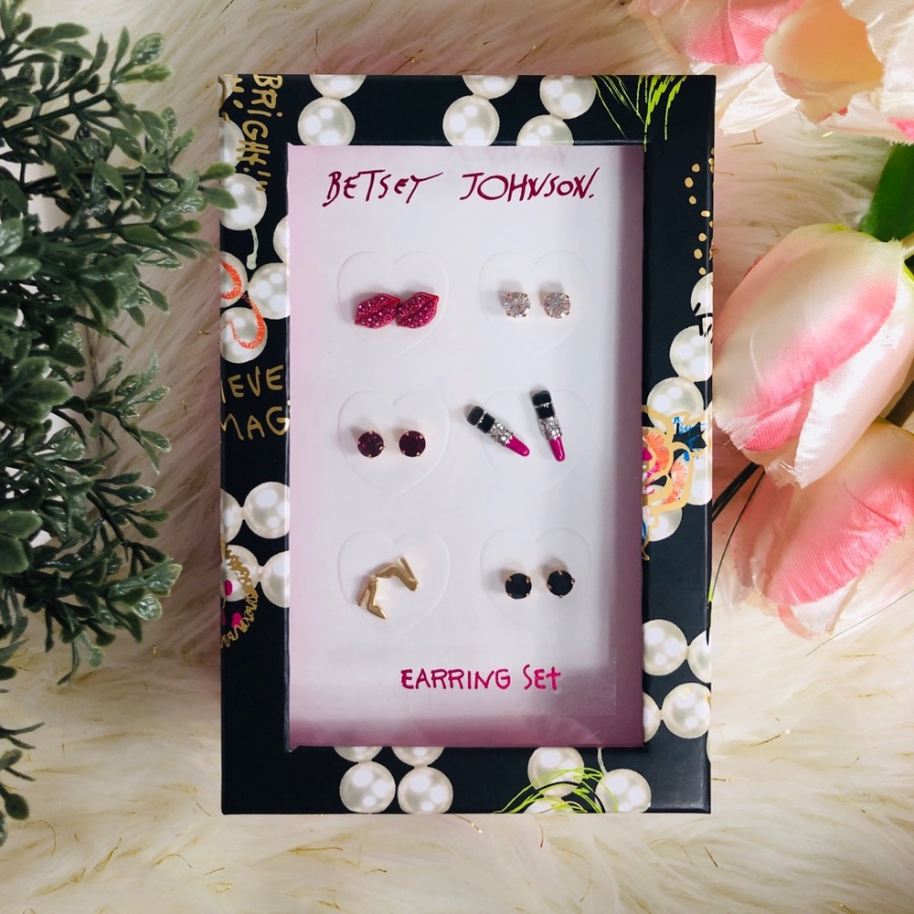 BETSEY JOHNSON GIRLS CUTE CHIC 6 PAIRS EARRING SET